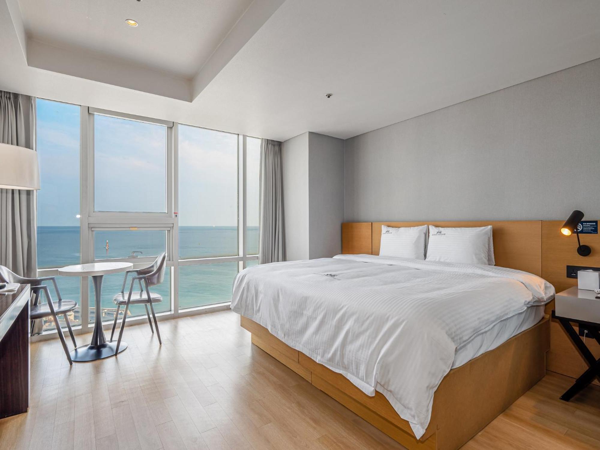 Haeundae Seacloud Hotel Residence Busan Exterior photo